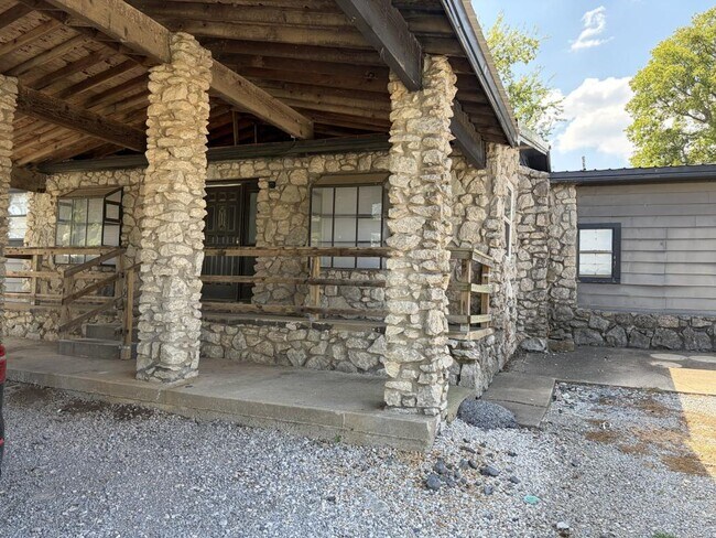 Foto del edificio - 17822 S Bryant Rd