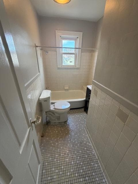 Building Photo - 338 W 10th St