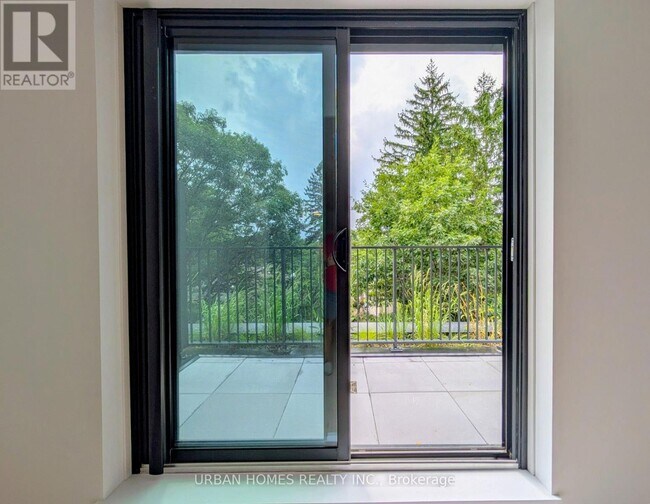 Photo du bâtiment - 1720 Bayview Ave