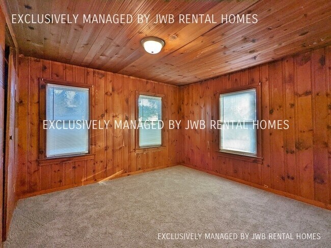 Building Photo - 325 W 60th St
