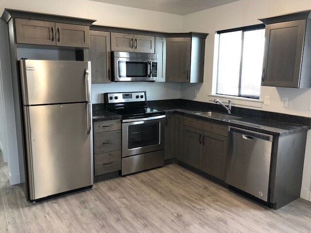 Building Photo - Beautiful 2 Bedroom Basement Apartment in ...