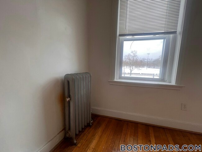 Building Photo - 151 Park Dr