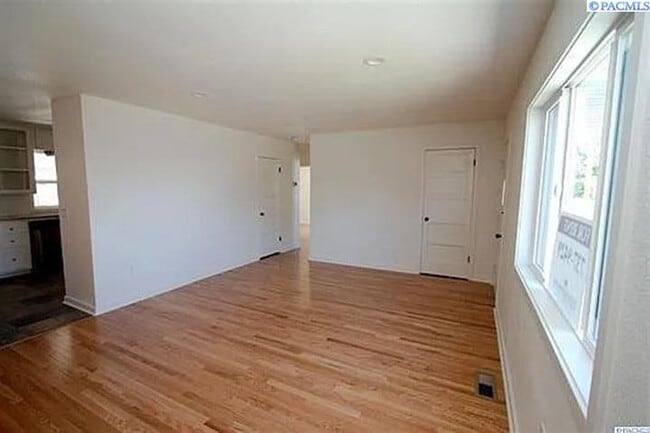 Building Photo - Close to Everything -- Updated