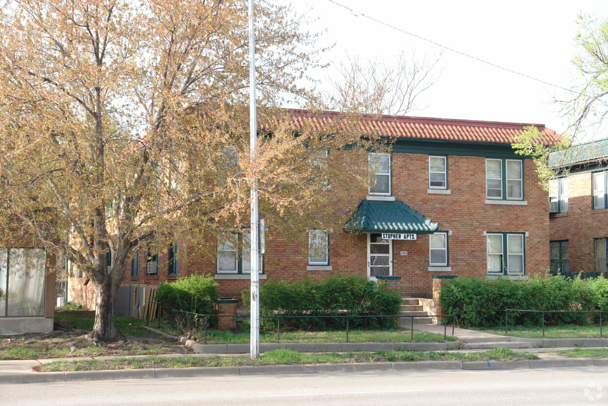 Primary Photo - 2505 E Douglas Ave