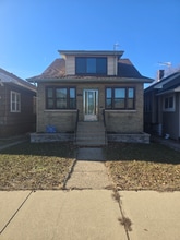 Building Photo - 1718 Lake Ave