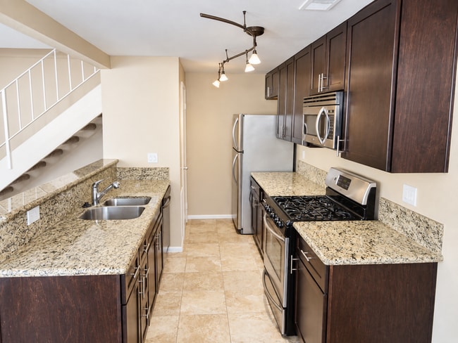 Building Photo - Coming Soon A Beautiful 2 + 1 Townhouse Saugus