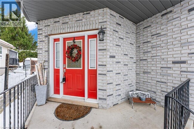 Building Photo - 44 Dineen Ct