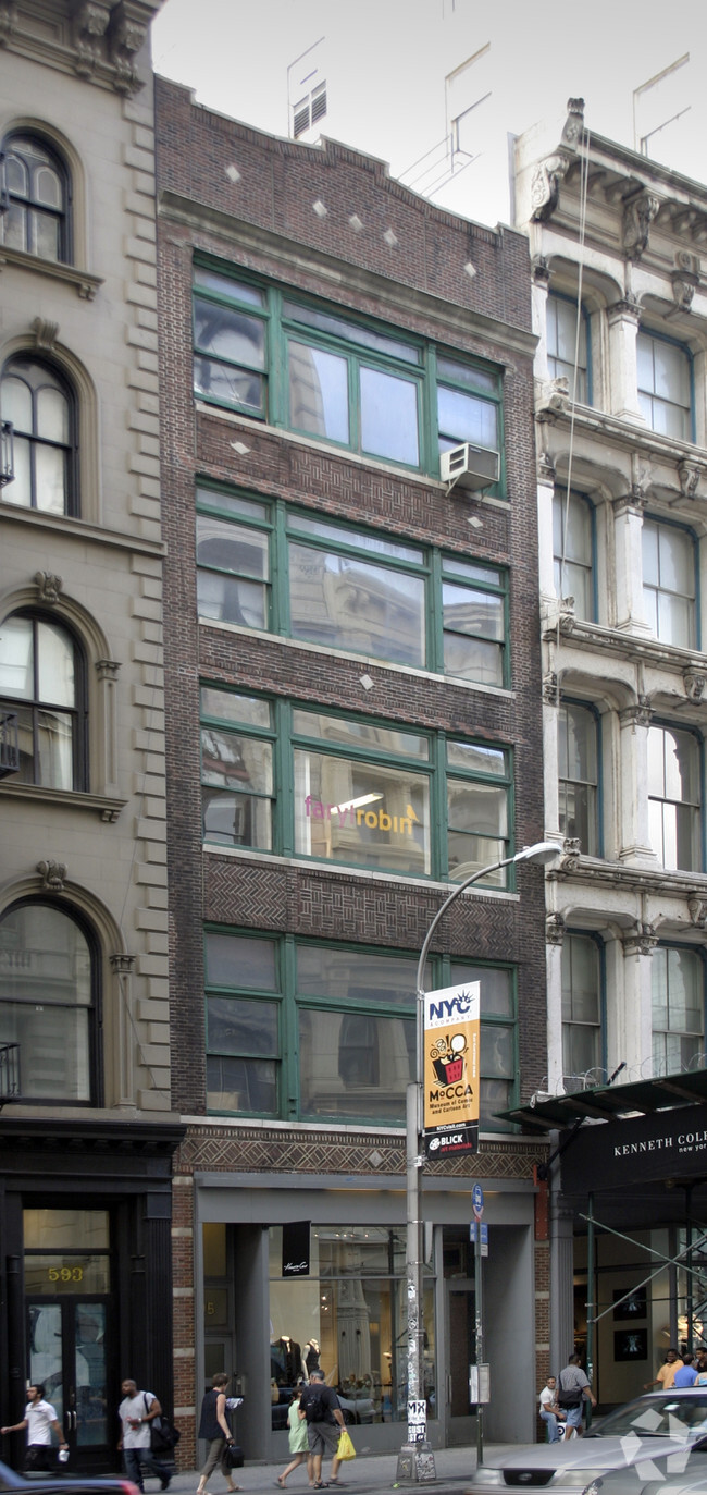 Foto del edificio - 595 Broadway