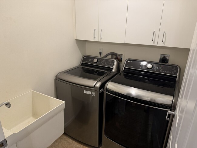 Building Photo - Bright and Cozy Two Bedroom Condo for Rent