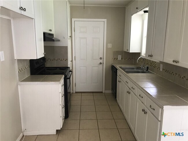 Building Photo - 3801 Lancelot Ln