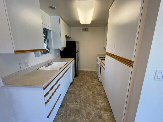 Foto del edificio - 4438 Vesper Ave