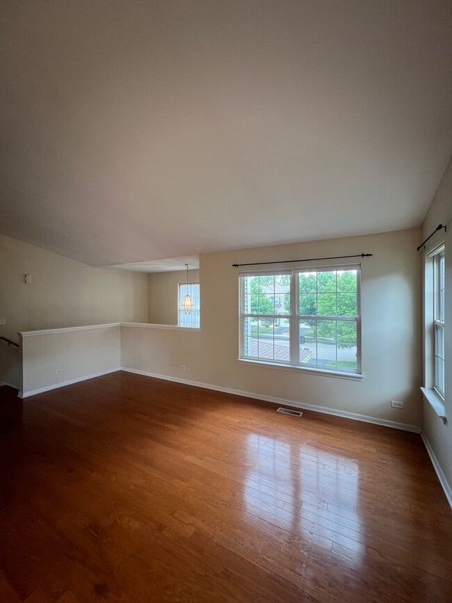 Building Photo - 927 Genesee Dr