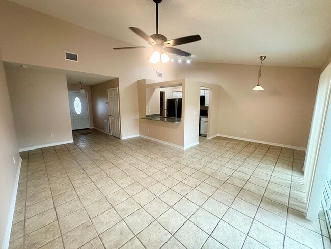 Building Photo - Incredible 3 bed 2 bath home in Apopka