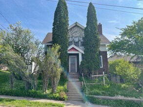 Building Photo - 414 N 19th Ave E