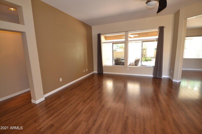 Foto del edificio - 15903 W Falcon Ridge Dr