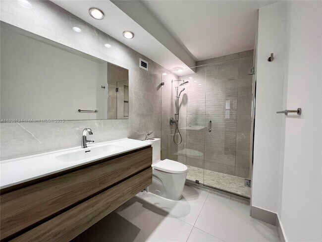 Building Photo - 6039 Collins Ave