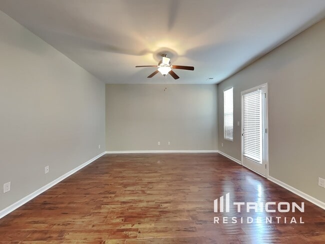 Building Photo - 165 Daisy Cir