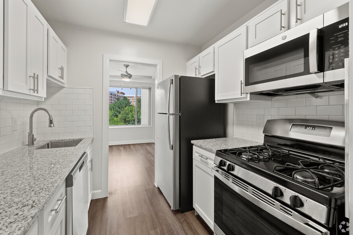 Primary Photo - Cortland on Pike