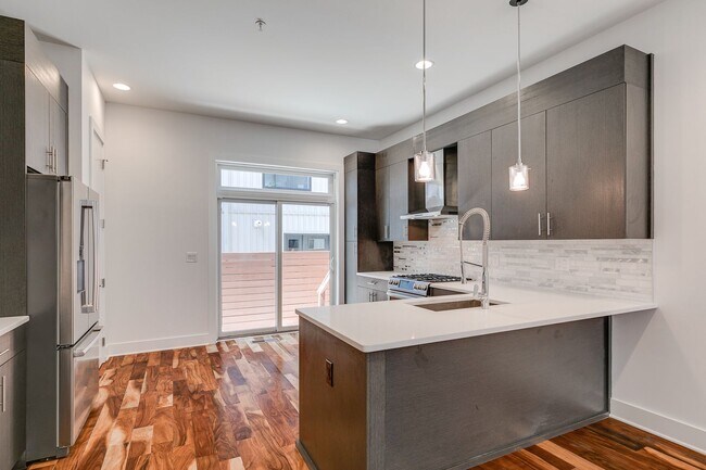 Building Photo - Northern Liberties Townhome with Parking