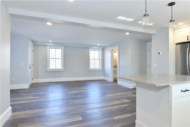 Foto del edificio - 6 Maple Lake Farm Rd