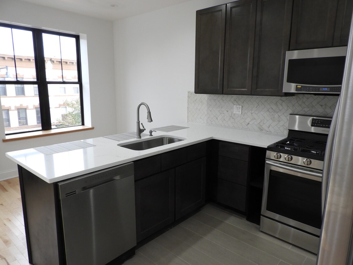 Primary Photo - 1510 Nostrand Ave