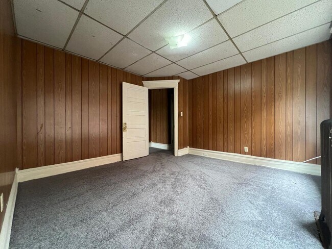 Building Photo - Newly-Updated Two Bedroom Apartment