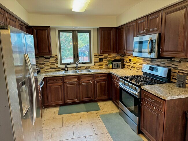 Foto del edificio - 15706 Walnut Ct