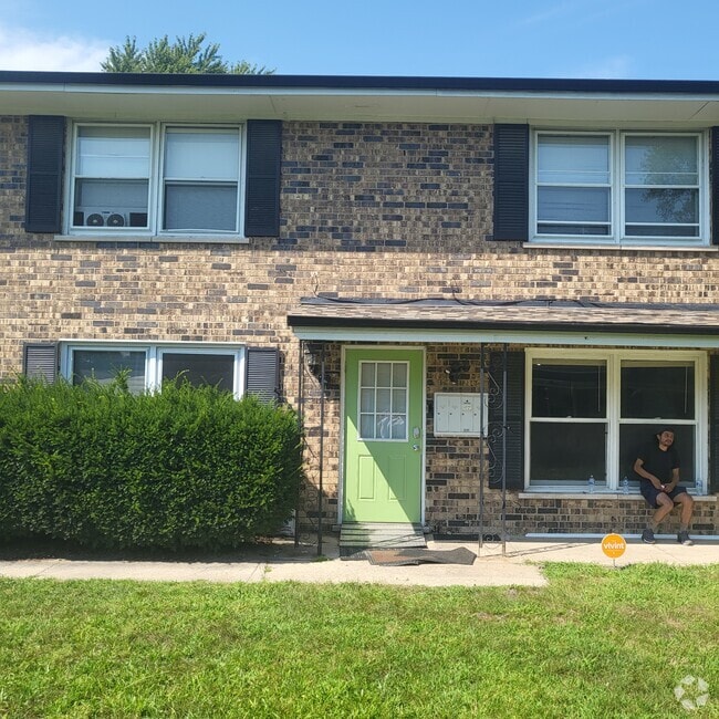 Building Photo - 14449 Van Buren St