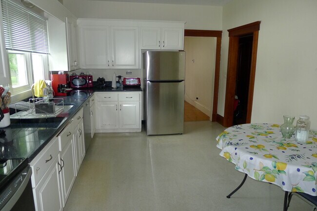 Foto del edificio - 84 Payson Rd