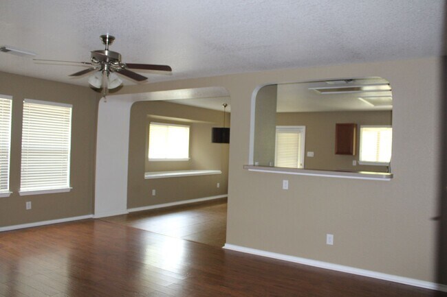 Foto del edificio - 11212 Forest Pass Ct
