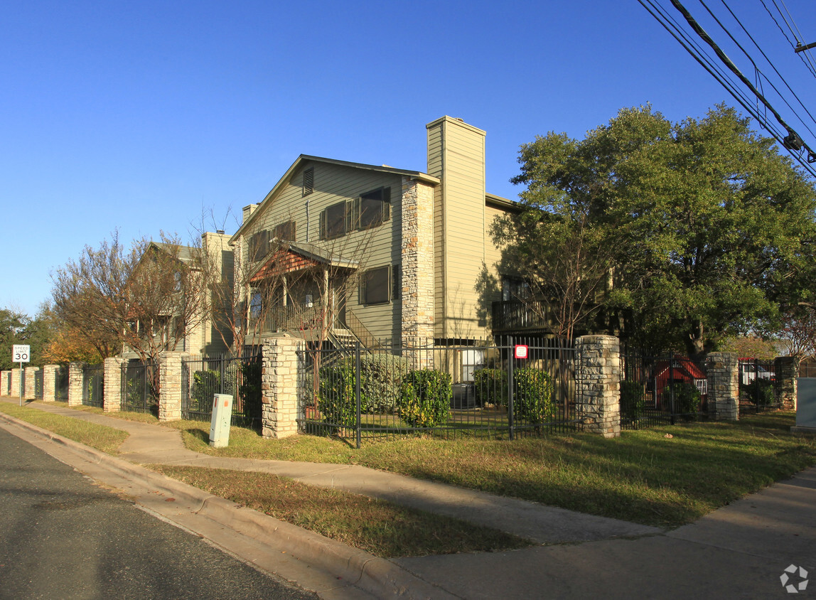 Building Photo - Garrison Park Condo