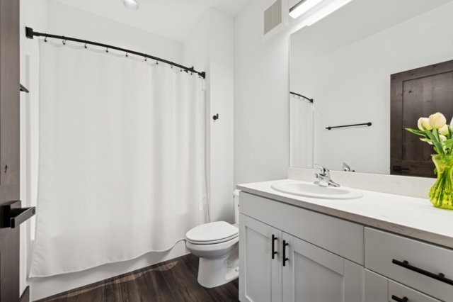 Foto del edificio - 1010 Baker Ave