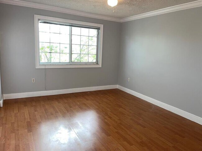 Building Photo - 5001 Wiles Rd
