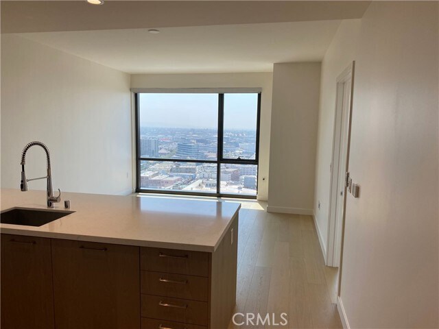 Foto del edificio - 400 S Broadway