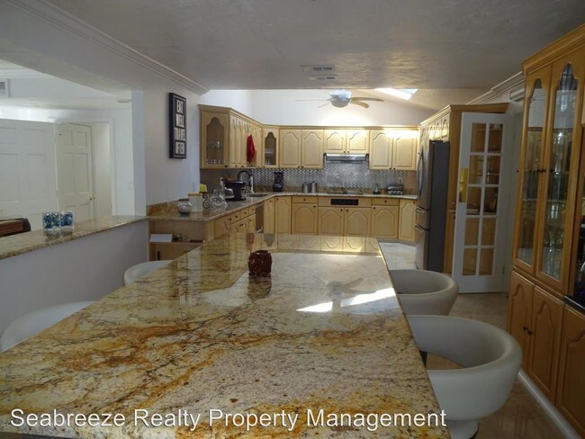 Building Photo - 433 Pelican Bay Dr