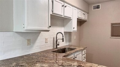 Building Photo - 1614 Pecan Chase Cir