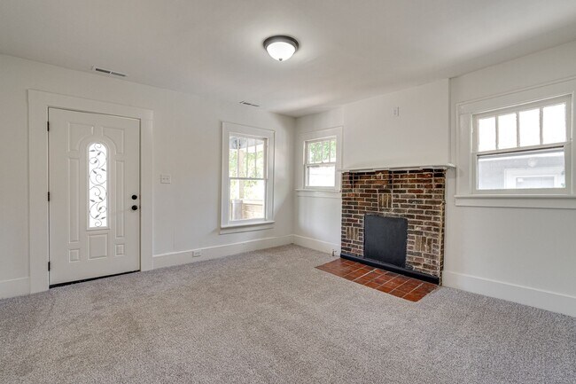 Foto del edificio - 3 bedroom renovated home!