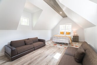 Building Photo - 5 W Forest Ct