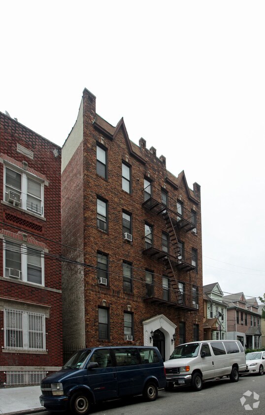 Building Photo - 39-21 65th Pl