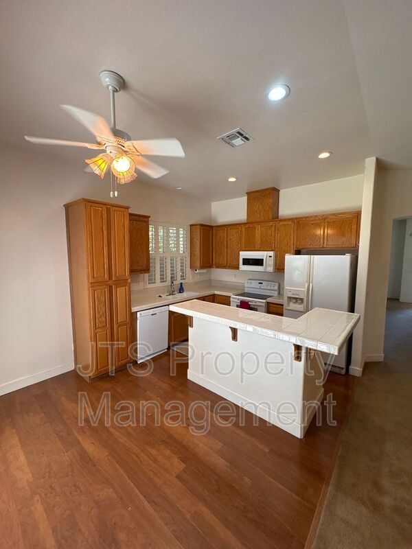 Foto del edificio - 6024 Roswitha Ct