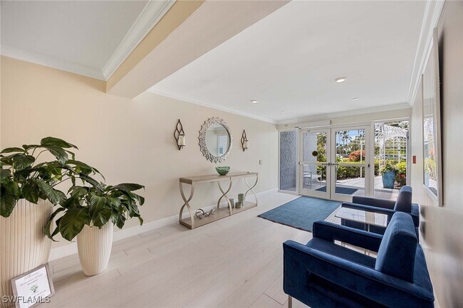 Building Photo - 555 Park Shore Dr