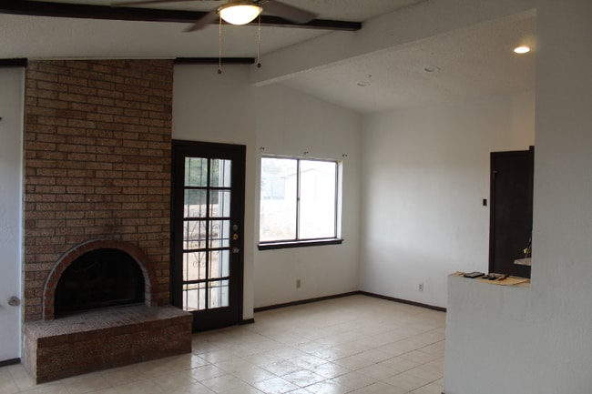 Foto del edificio - 1655 Victor Lopez Dr