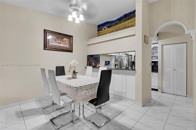 Foto del edificio - 18256 Mediterranean Blvd