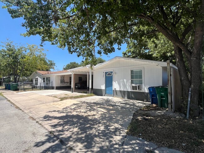 Foto del edificio - 415 Elmwood Dr