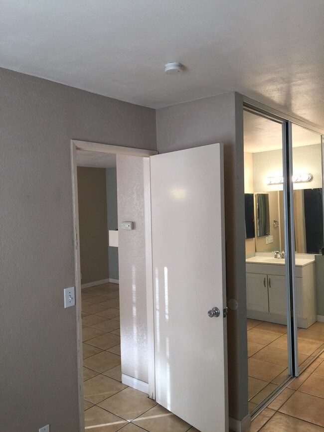 Foto del edificio - 10868 Aderman Ave