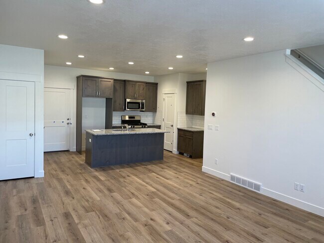 Building Photo - 520 S Orchard Dr