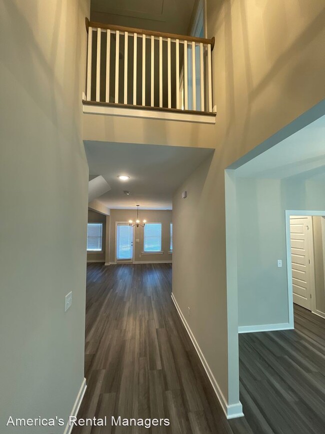 Building Photo - 4 br, 2.5 bath House - 104 Victor Drive