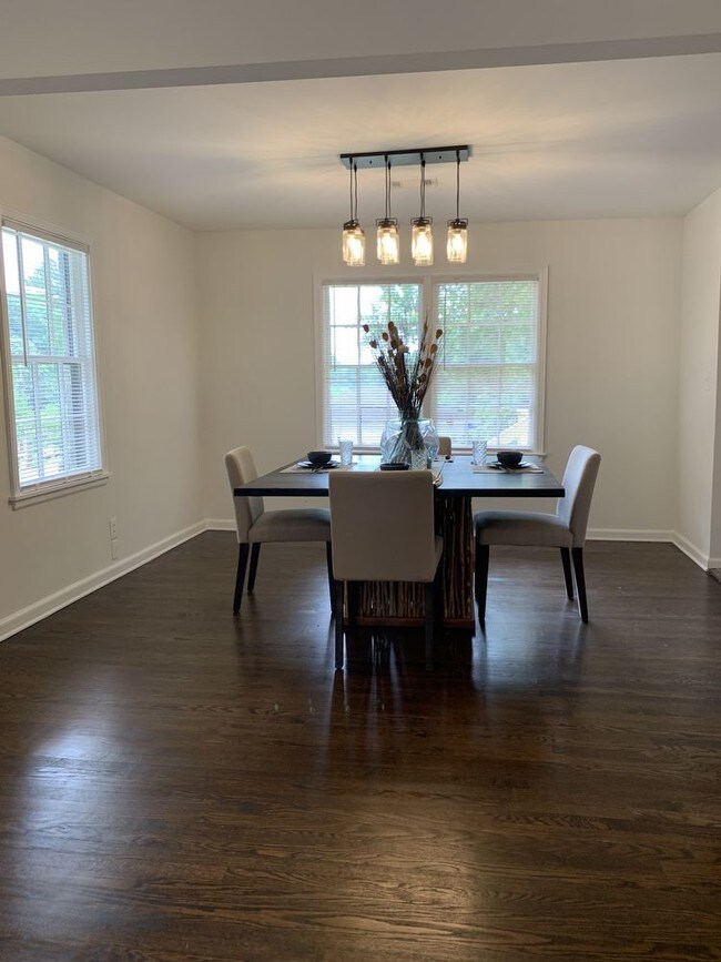Foto del edificio - 4 Bedroom 2 Bathroom Home in Decatur