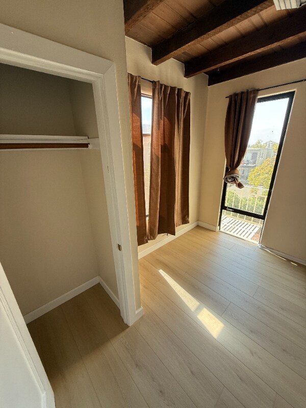 Foto del edificio - 1701 Le Roy Ave