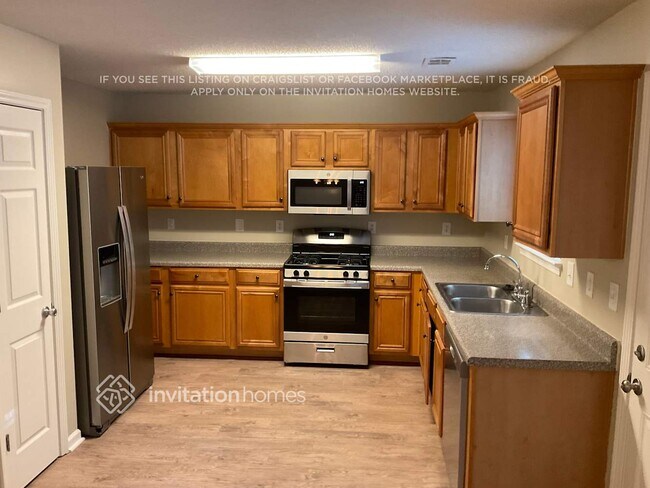 Foto del edificio - 104 Hidden Creek Dr